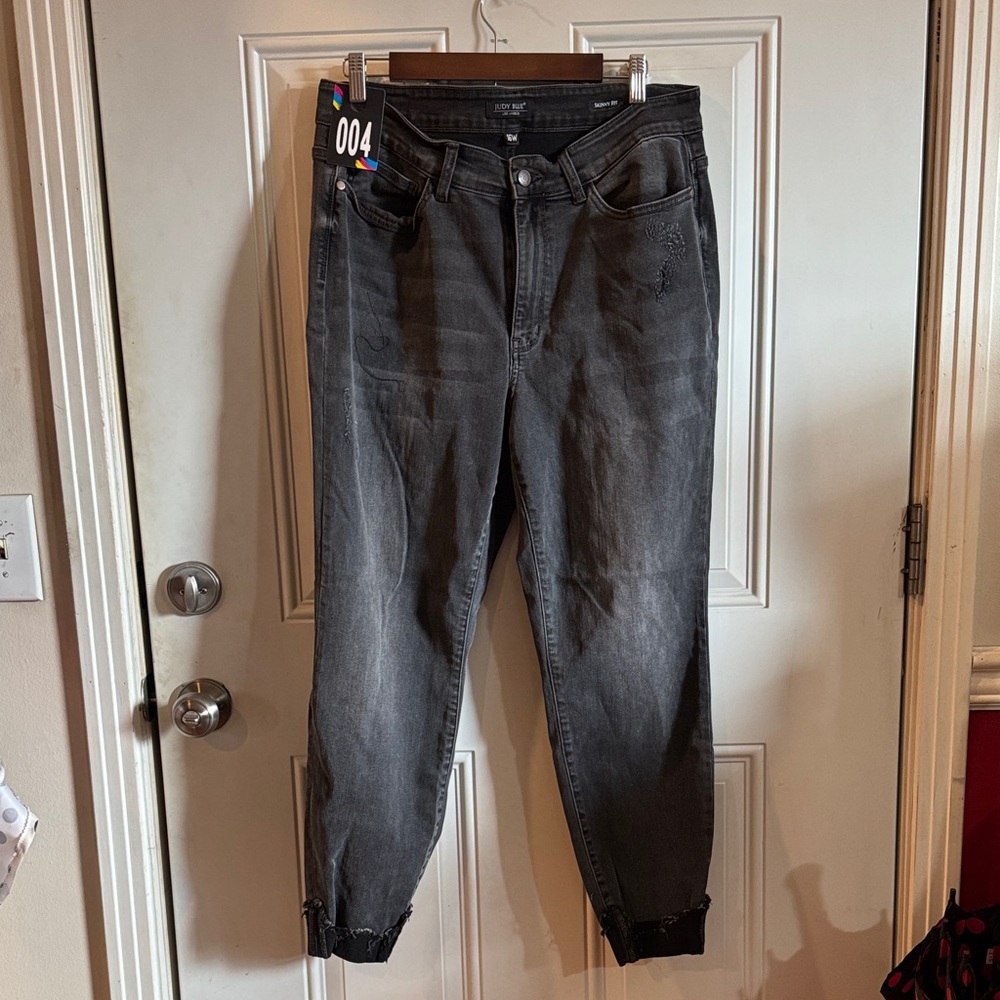 Judy Blue Women’s Dark Gray Skinny Jeans